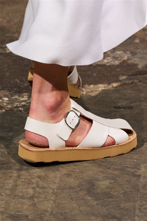 trending sandals 2024